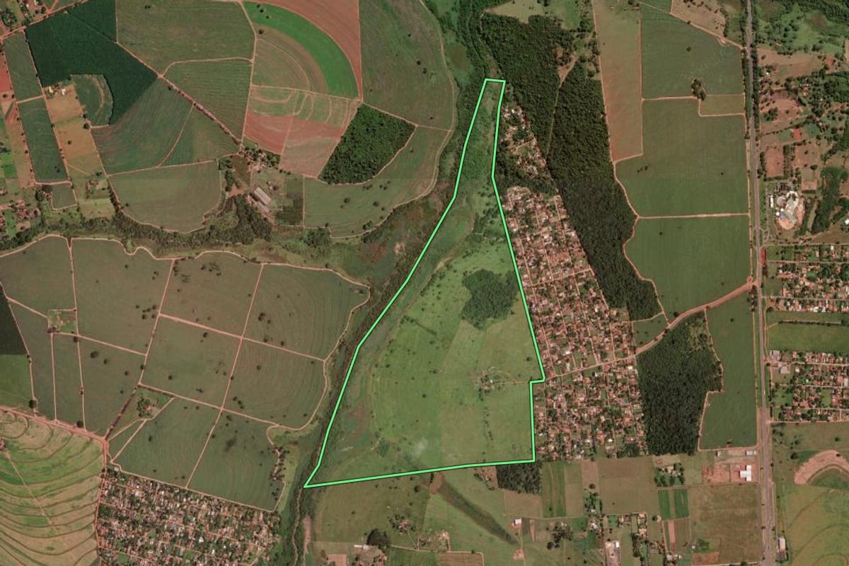 Imagem de satélite do imóvel rural em São José do Rio Preto (SP), com o contorno declarado no CAR desenhado por cima.