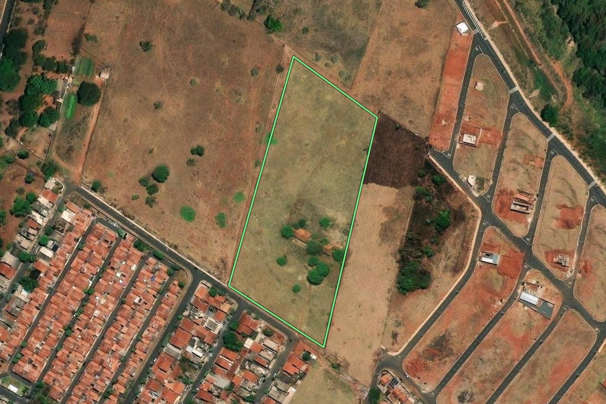 Imagem de satélite do imóvel rural em São José do Rio Preto (SP), com o contorno declarado no CAR desenhado por cima.