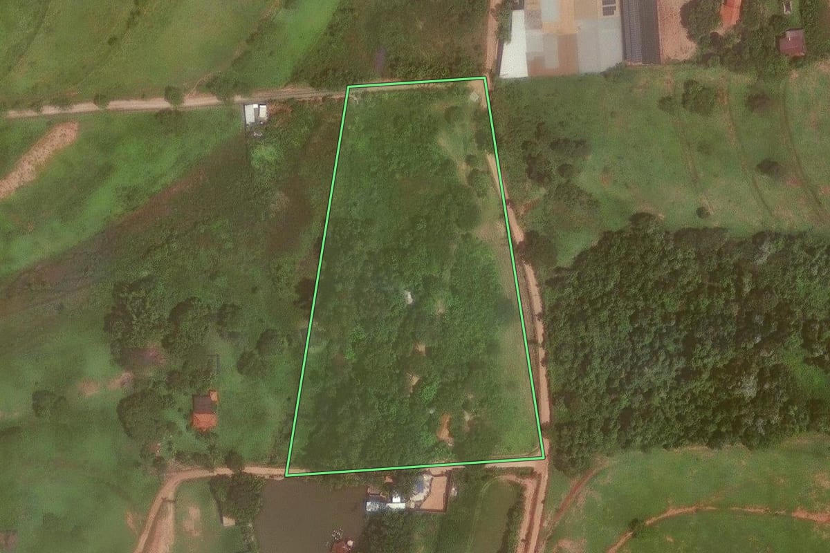 Imagem de satélite do imóvel rural em São José do Rio Preto (SP), com o contorno declarado no CAR desenhado por cima.