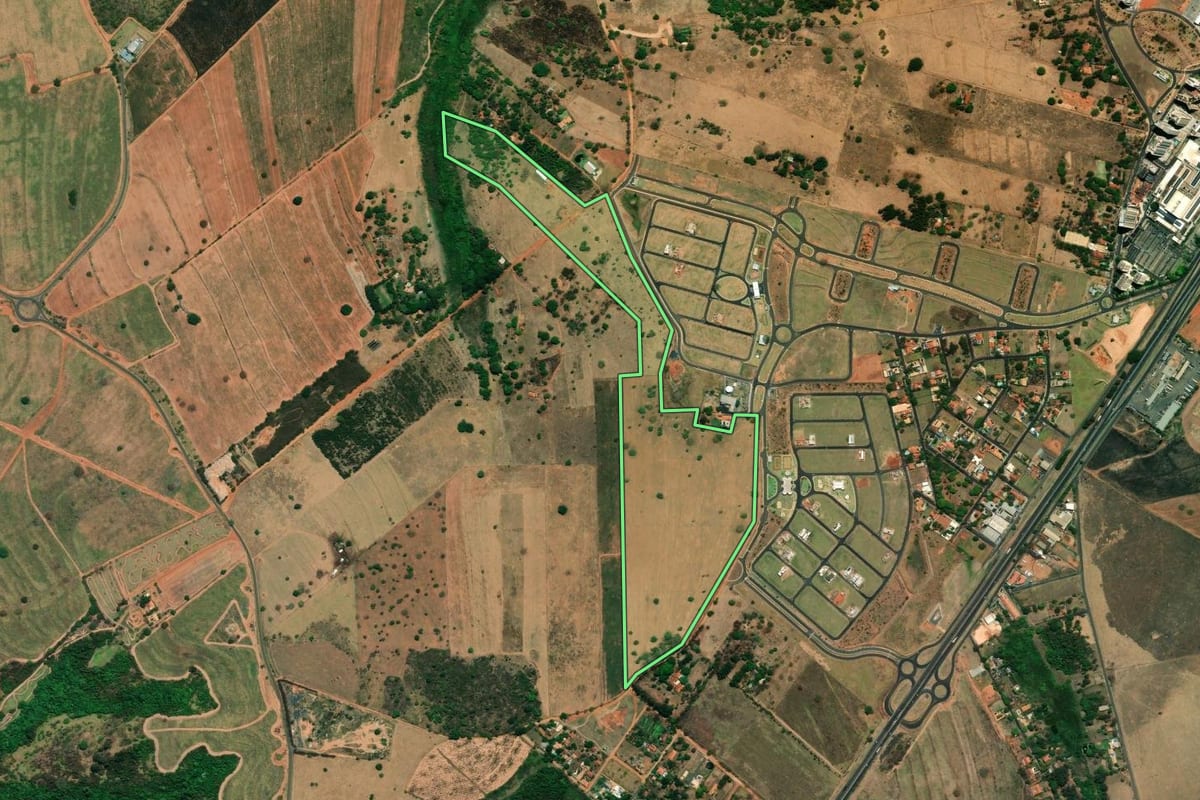 Imagem de satélite do imóvel rural em São José do Rio Preto (SP), com o contorno declarado no CAR desenhado por cima.