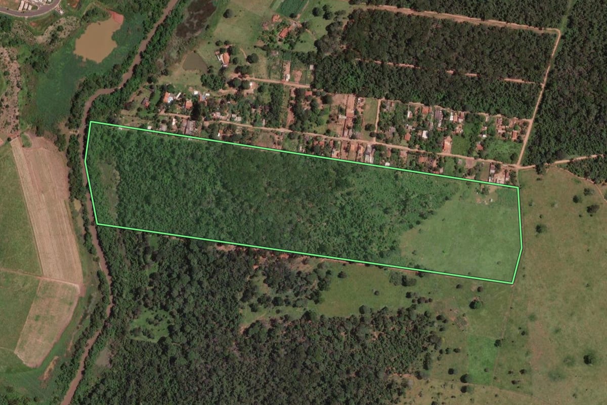Imagem de satélite do imóvel rural em São José do Rio Preto (SP), com o contorno declarado no CAR desenhado por cima.