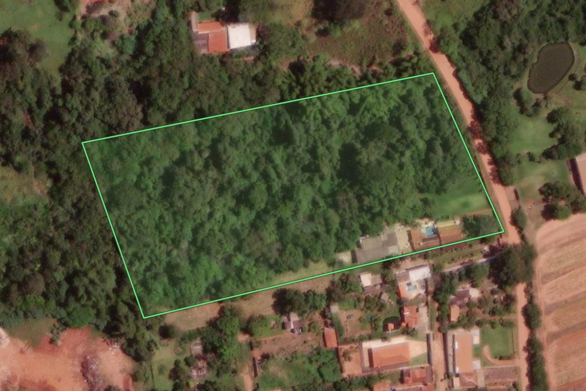 Imagem de satélite do imóvel rural em São José do Rio Preto (SP), com o contorno declarado no CAR desenhado por cima.