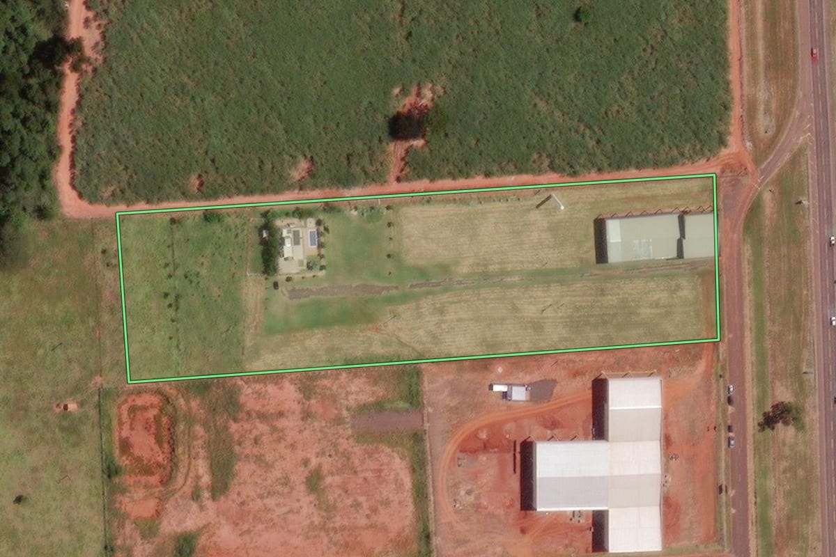 Imagem de satélite do imóvel rural em São José do Rio Preto (SP), com o contorno declarado no CAR desenhado por cima.
