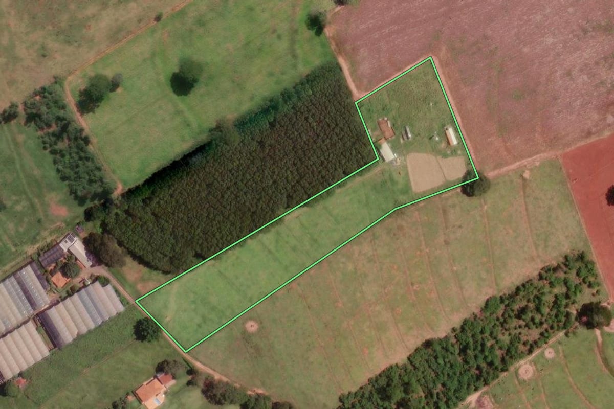Imagem de satélite do imóvel rural em São José do Rio Preto (SP), com o contorno declarado no CAR desenhado por cima.