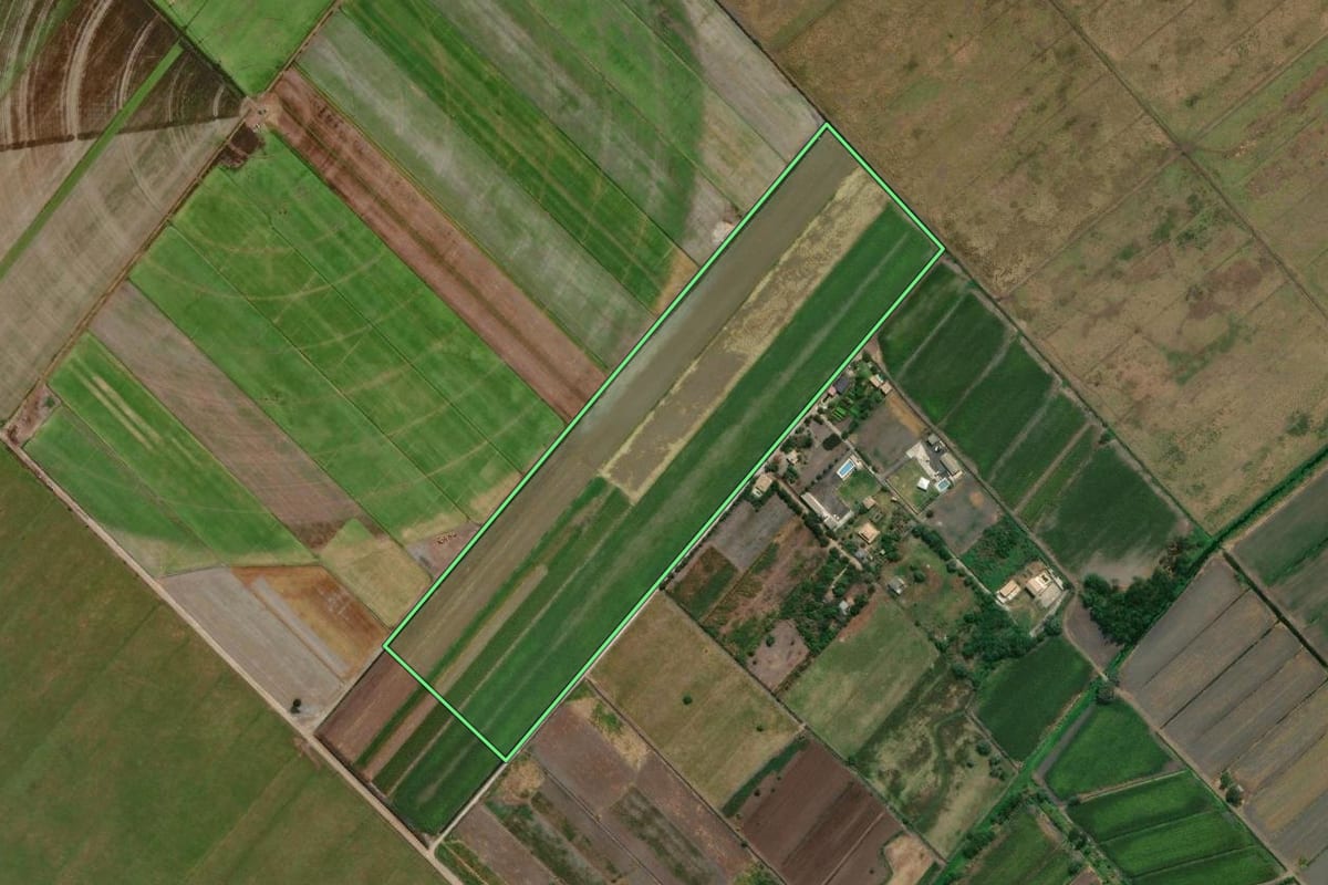 Imagem de satélite do imóvel rural em São José dos Campos (SP), com o contorno declarado no CAR desenhado por cima.