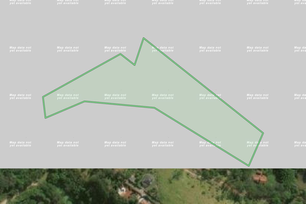 Imagem de satélite do imóvel rural em São José dos Campos (SP), com o contorno declarado no CAR desenhado por cima.