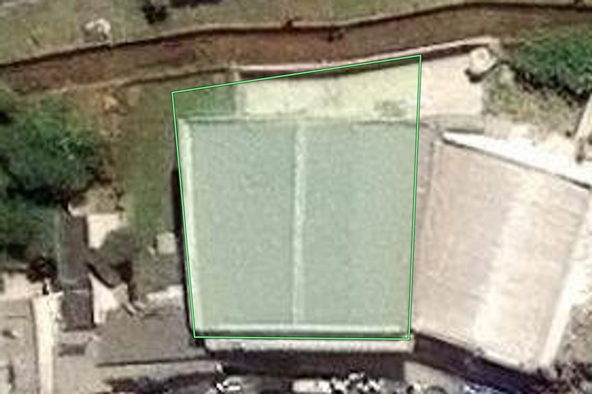 Imagem de satélite do imóvel rural em São Paulo (SP), com o contorno declarado no CAR desenhado por cima.