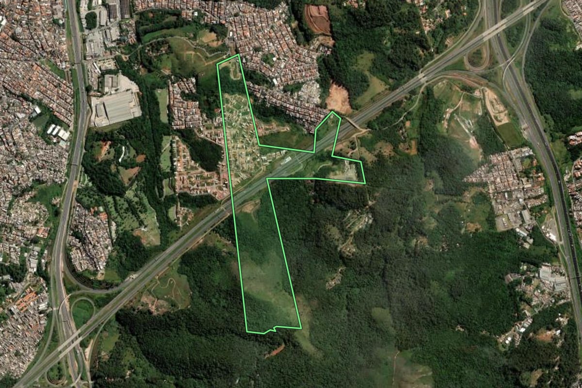 Imagem de satélite do imóvel rural em São Paulo (SP), com o contorno declarado no CAR desenhado por cima.