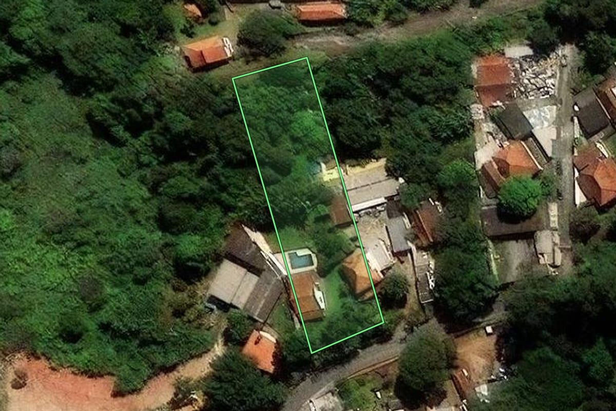 Imagem de satélite do imóvel rural em São Paulo (SP), com o contorno declarado no CAR desenhado por cima.