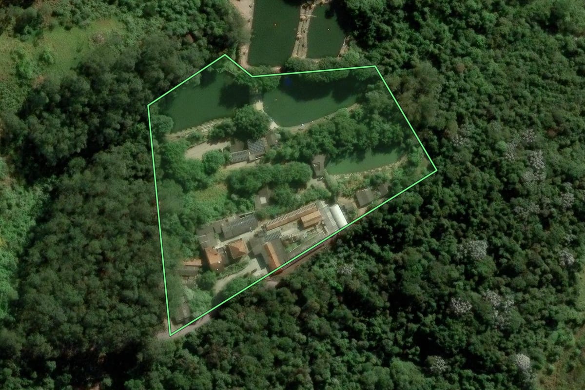 Imagem de satélite do imóvel rural em São Paulo (SP), com o contorno declarado no CAR desenhado por cima.