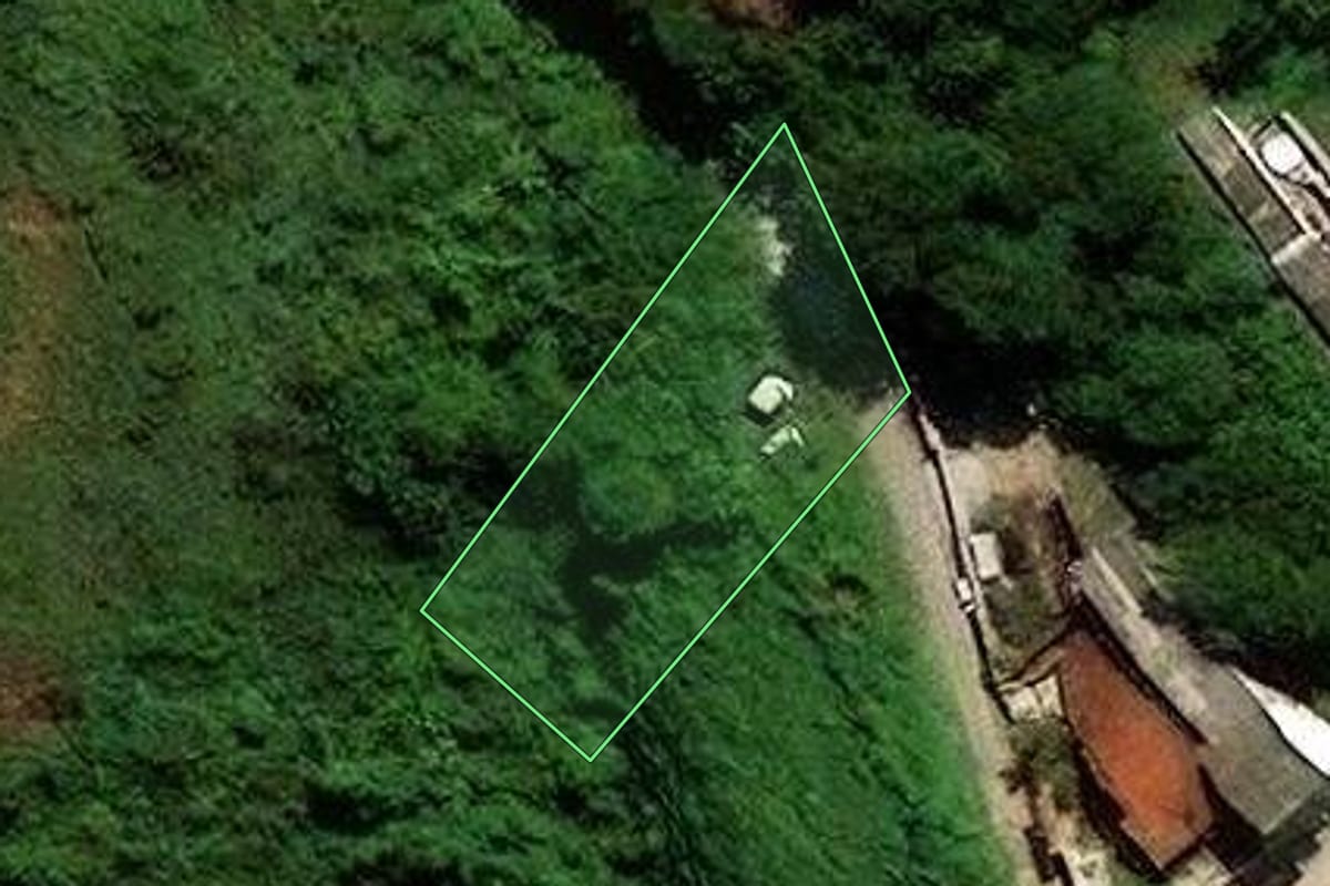 Imagem de satélite do imóvel rural em São Paulo (SP), com o contorno declarado no CAR desenhado por cima.