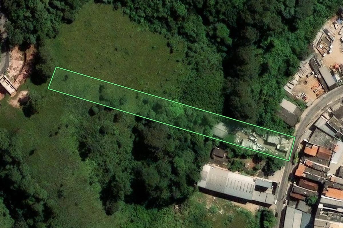 Imagem de satélite do imóvel rural em São Paulo (SP), com o contorno declarado no CAR desenhado por cima.