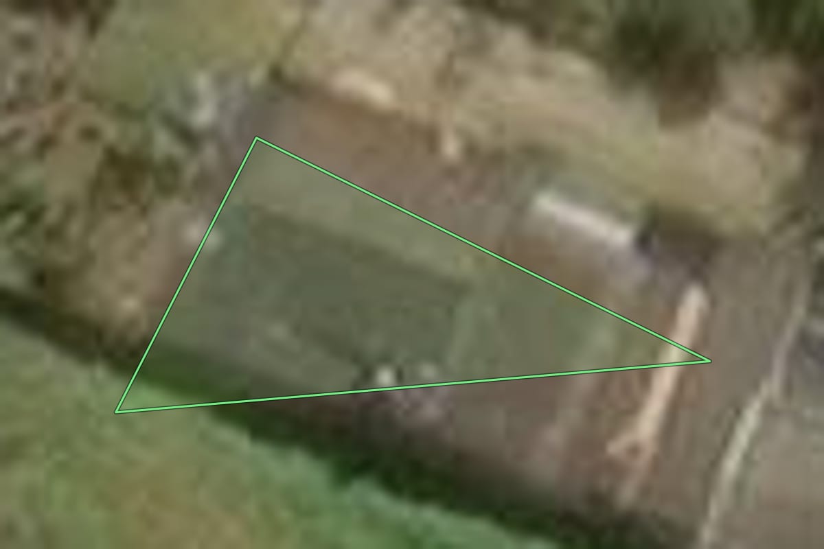 Imagem de satélite do imóvel rural em São Paulo (SP), com o contorno declarado no CAR desenhado por cima.