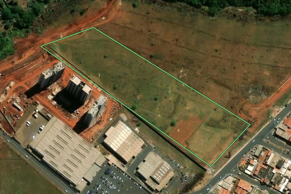 Imagem de satélite do imóvel rural em Sumaré (SP), com o contorno declarado no CAR desenhado por cima.