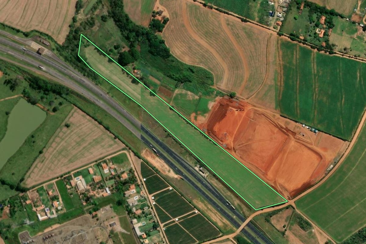 Imagem de satélite do imóvel rural em Sumaré (SP), com o contorno declarado no CAR desenhado por cima.