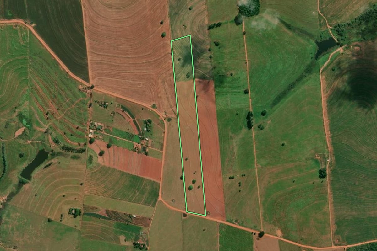 Imagem de satélite do imóvel rural em Taciba (SP), com o contorno declarado no CAR desenhado por cima.