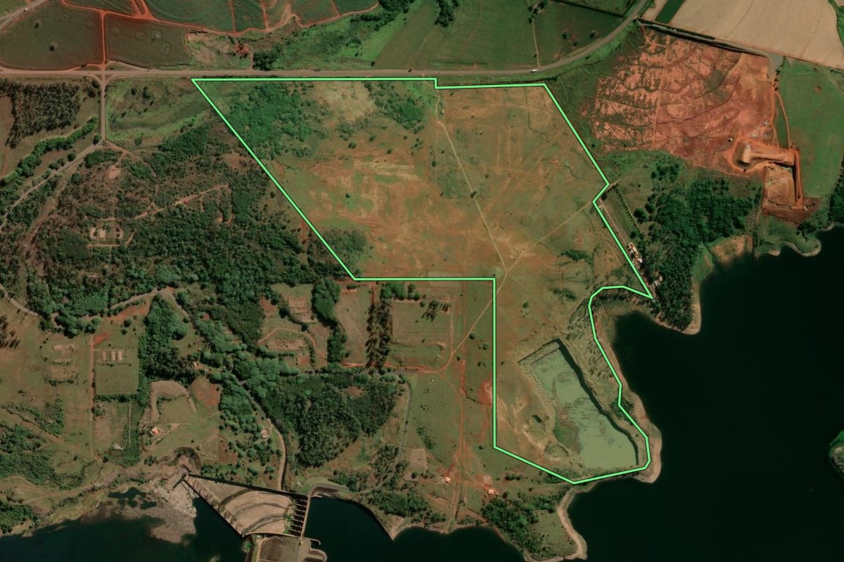 Imagem de satélite do imóvel rural em Taciba (SP), com o contorno declarado no CAR desenhado por cima.