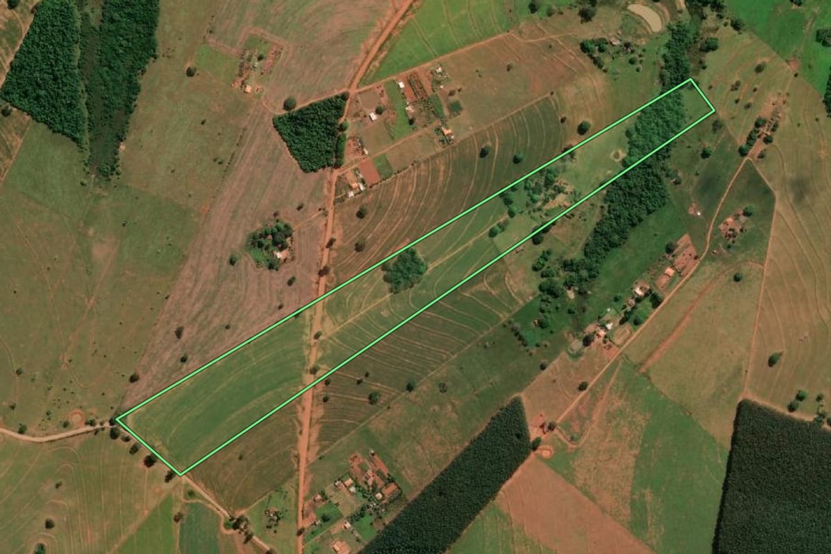 Imagem de satélite do imóvel rural em Taciba (SP), com o contorno declarado no CAR desenhado por cima.