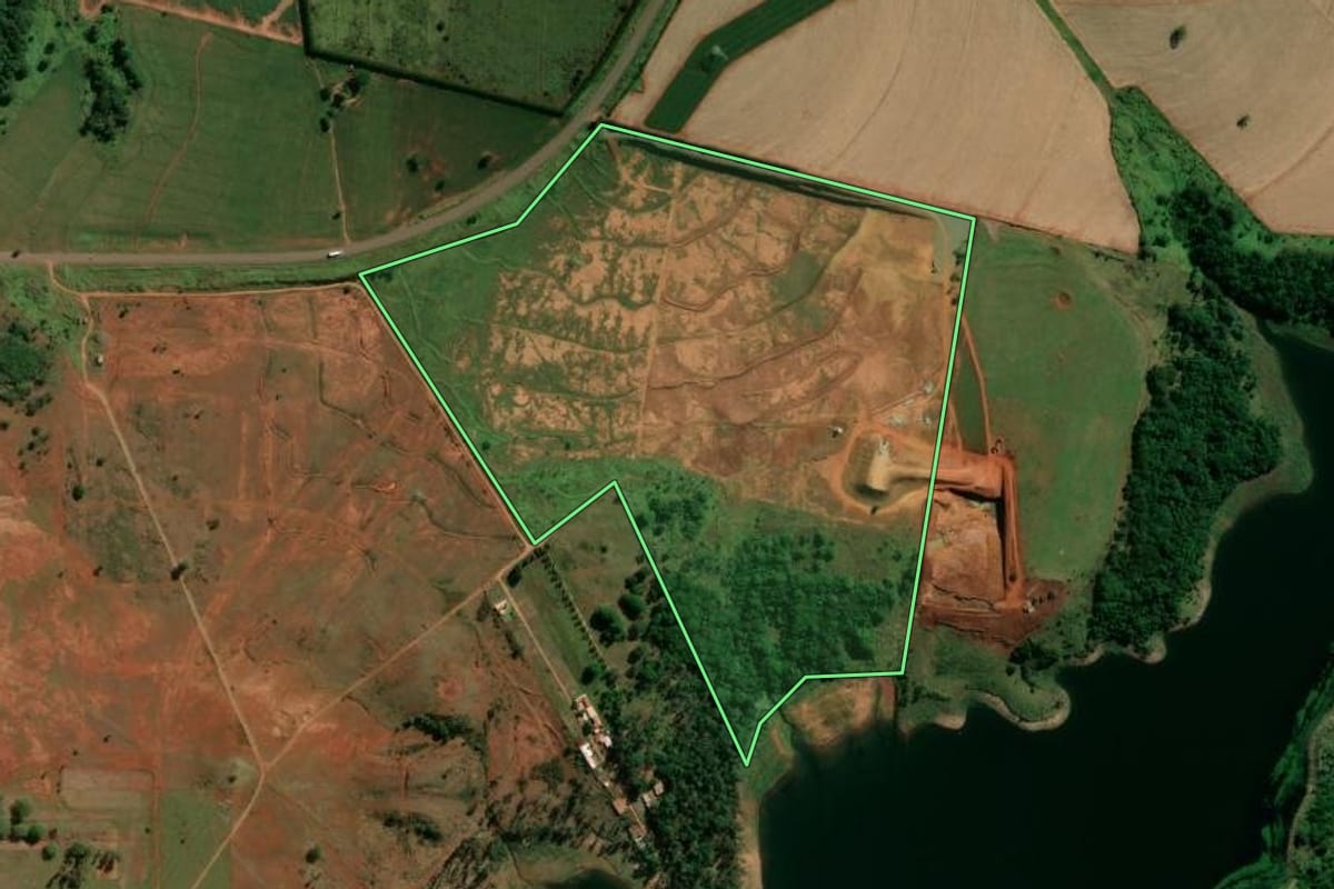 Imagem de satélite do imóvel rural em Taciba (SP), com o contorno declarado no CAR desenhado por cima.