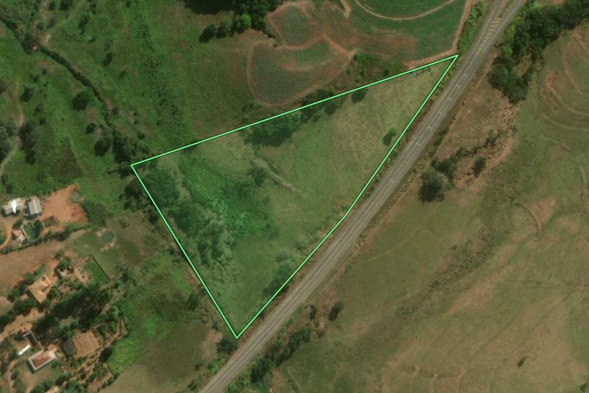 Imagem de satélite do imóvel rural em Taciba (SP), com o contorno declarado no CAR desenhado por cima.