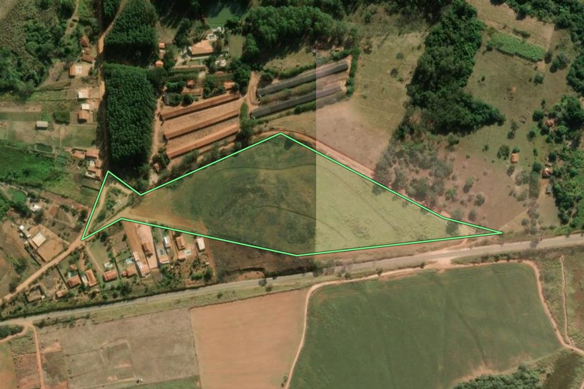 Imagem de satélite do imóvel rural em Tapiratiba (SP), com o contorno declarado no CAR desenhado por cima.