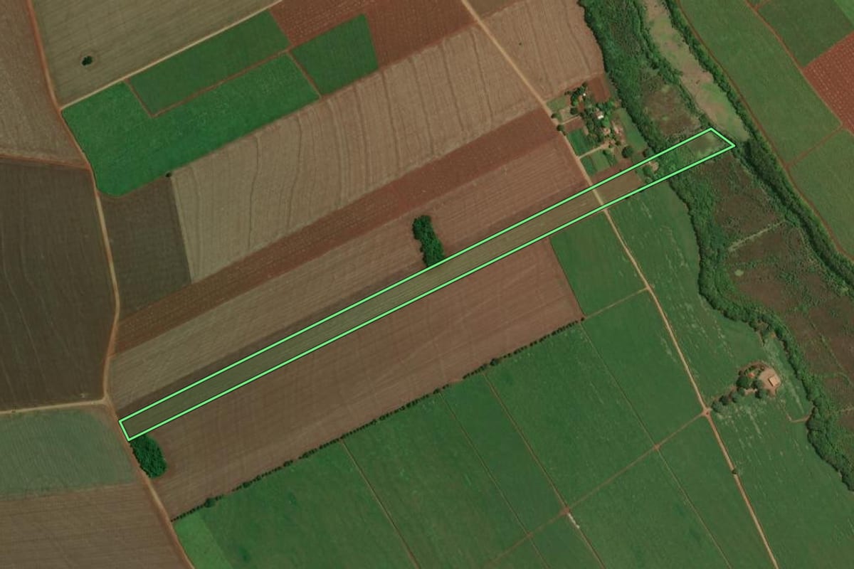 Imagem de satélite do imóvel rural em Tarumã (SP), com o contorno declarado no CAR desenhado por cima.