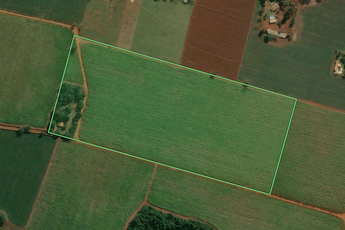 Imagem de satélite do imóvel rural em Tatuí (SP), com o contorno declarado no CAR desenhado por cima.