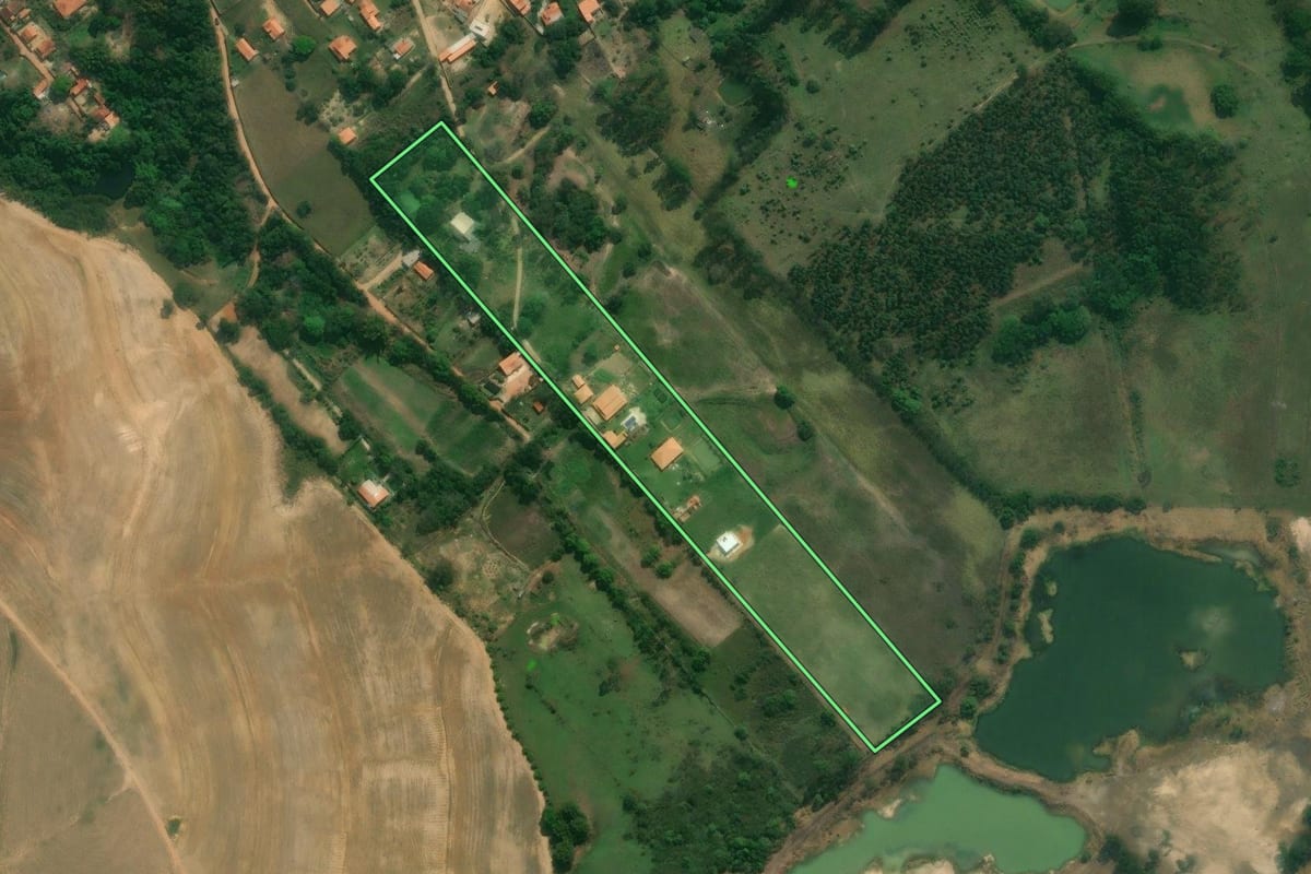 Imagem de satélite do imóvel rural em Tatuí (SP), com o contorno declarado no CAR desenhado por cima.