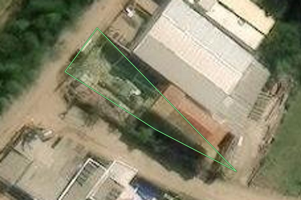 Imagem de satélite do imóvel rural em Taubaté (SP), com o contorno declarado no CAR desenhado por cima.