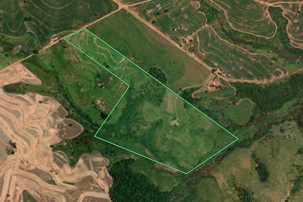 Imagem de satélite do imóvel rural em Tupã (SP), com o contorno declarado no CAR desenhado por cima.
