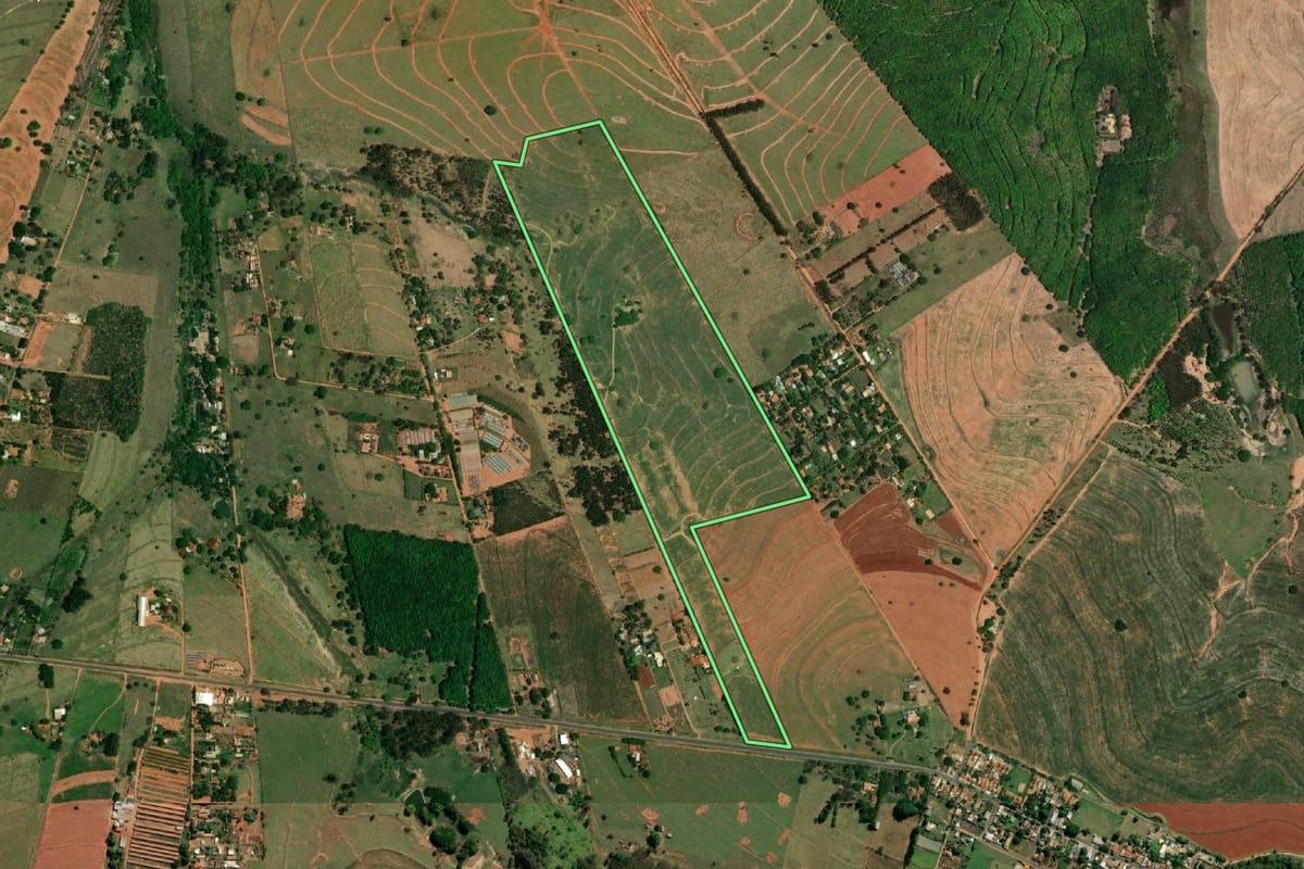 Imagem de satélite do imóvel rural em Tupã (SP), com o contorno declarado no CAR desenhado por cima.