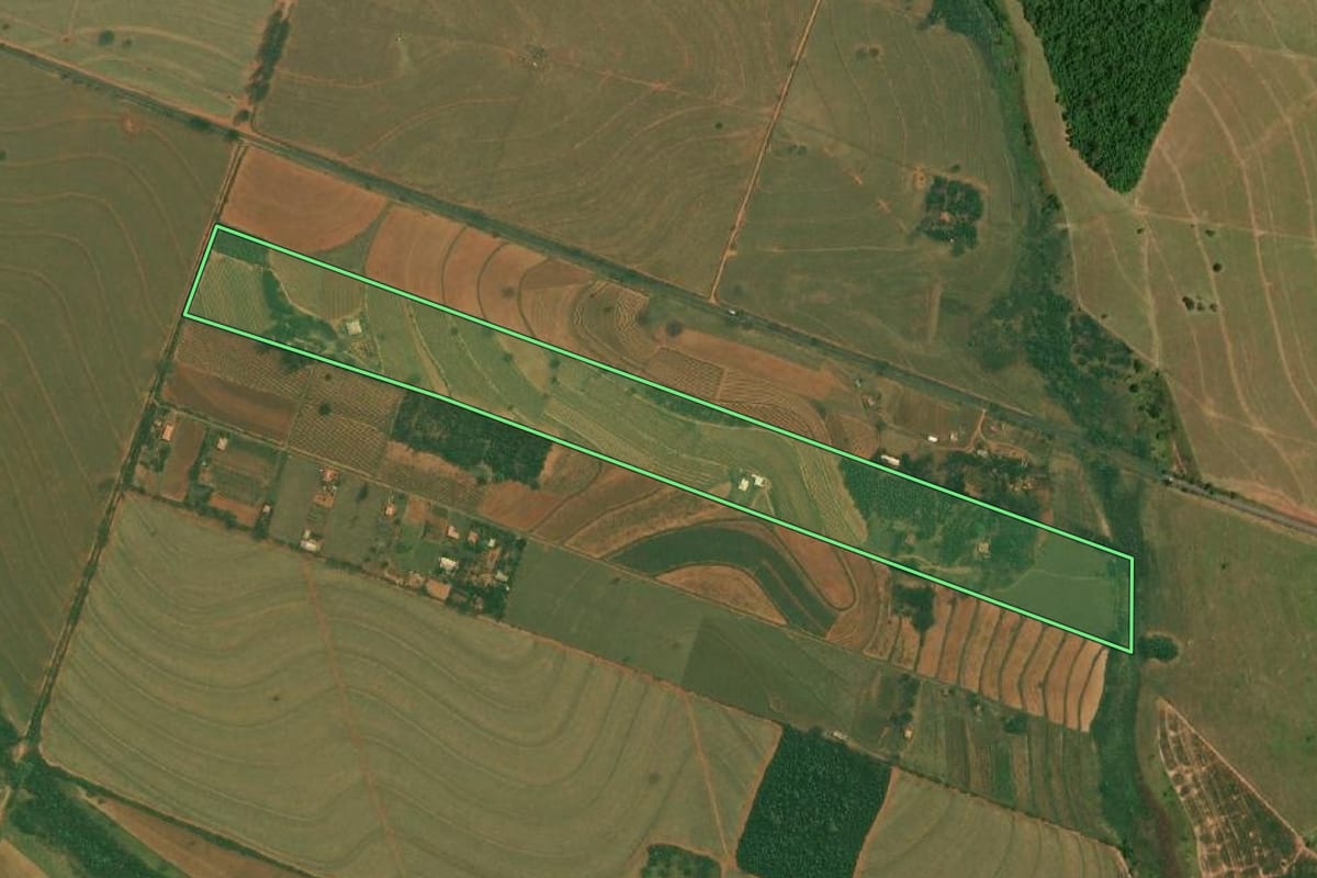 Imagem de satélite do imóvel rural em Tupã (SP), com o contorno declarado no CAR desenhado por cima.