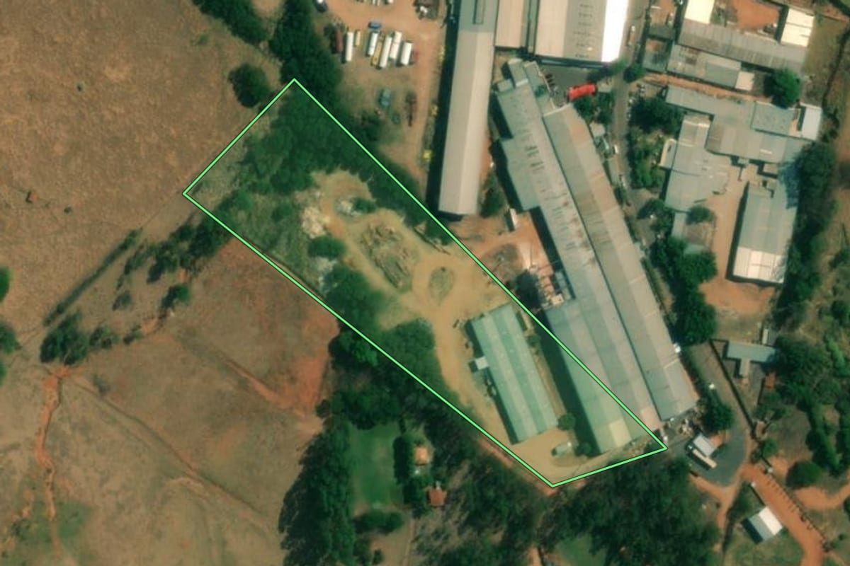 Imagem de satélite do imóvel rural em Tupã (SP), com o contorno declarado no CAR desenhado por cima.