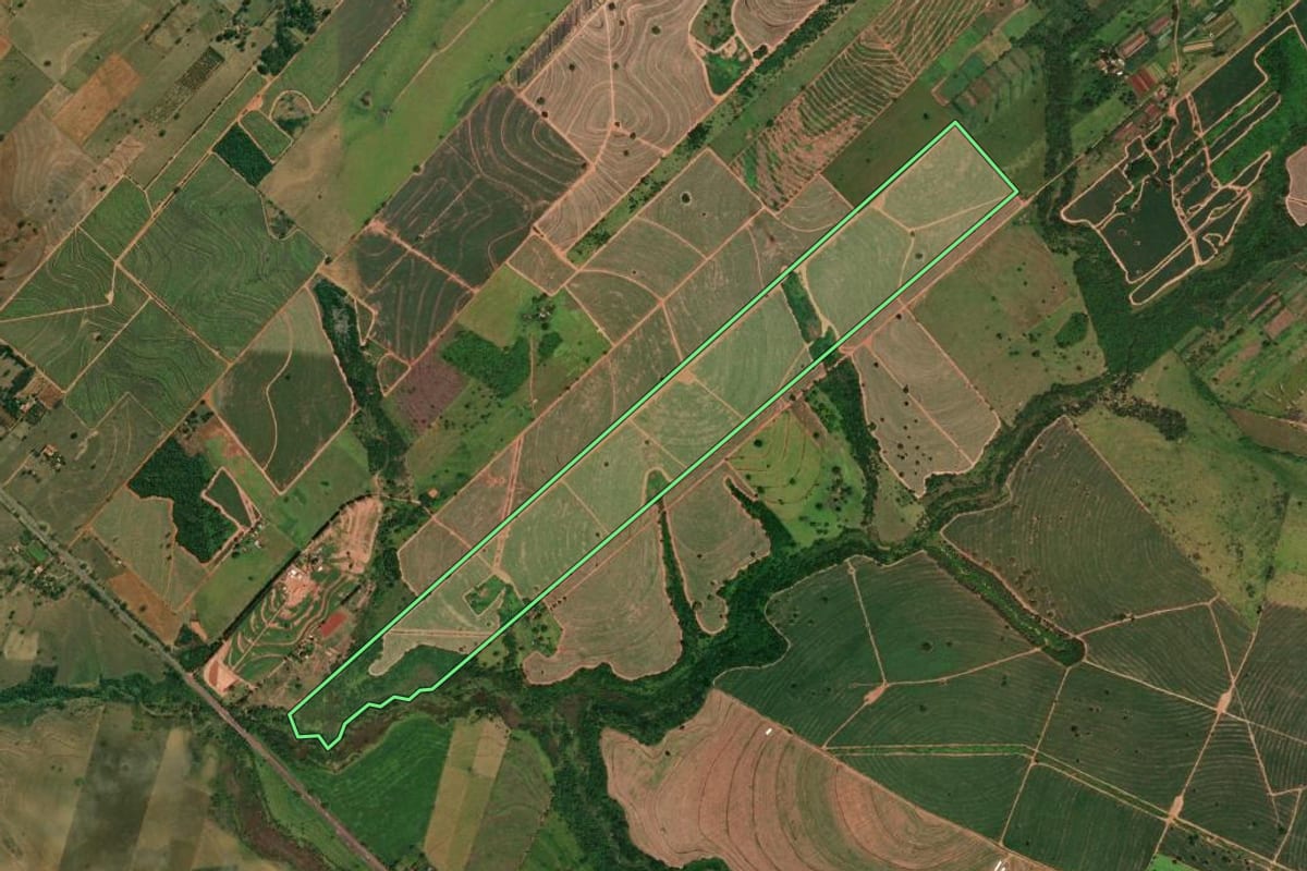 Imagem de satélite do imóvel rural em Tupi Paulista (SP), com o contorno declarado no CAR desenhado por cima.