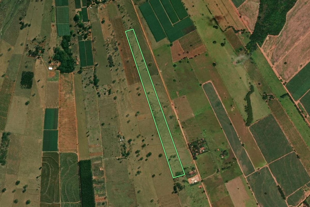 Imagem de satélite do imóvel rural em Tupi Paulista (SP), com o contorno declarado no CAR desenhado por cima.