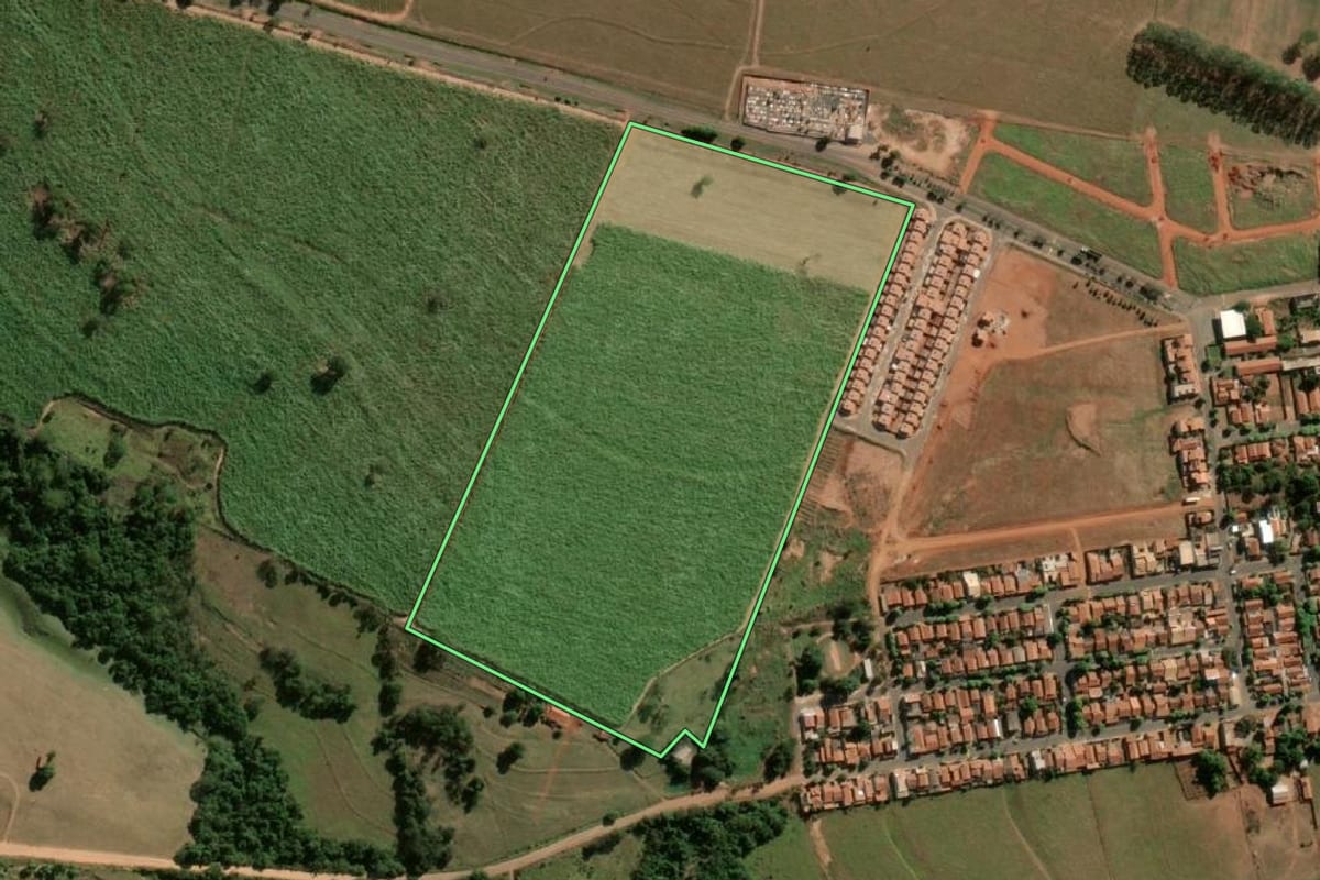 Imagem de satélite do imóvel rural em União Paulista (SP), com o contorno declarado no CAR desenhado por cima.
