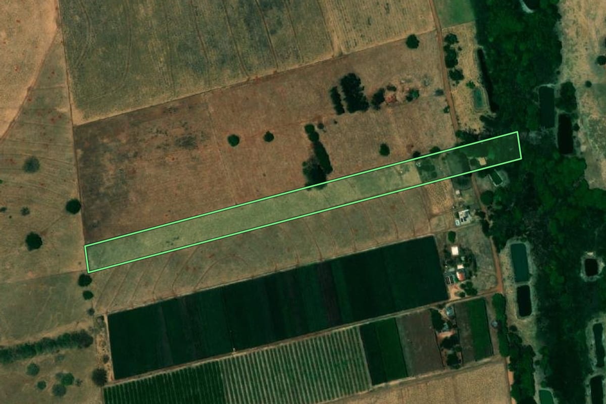 Imagem de satélite do imóvel rural em Urânia (SP), com o contorno declarado no CAR desenhado por cima.