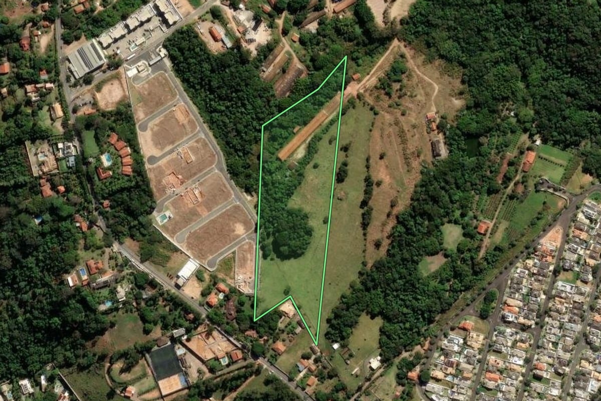 Imagem de satélite do imóvel rural em Vinhedo (SP), com o contorno declarado no CAR desenhado por cima.