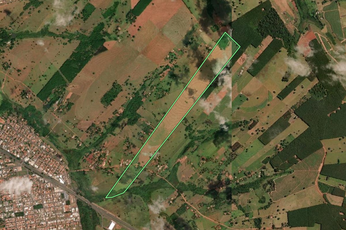 Imagem de satélite do imóvel rural em Votuporanga (SP), com o contorno declarado no CAR desenhado por cima.