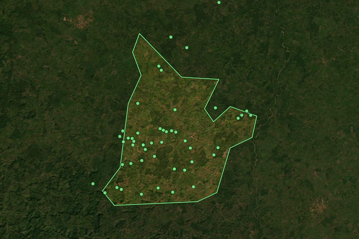 Imagem de satélite de Altamira do Maranhão (MA), com o contorno do município e a posição dos imóveis desta página.