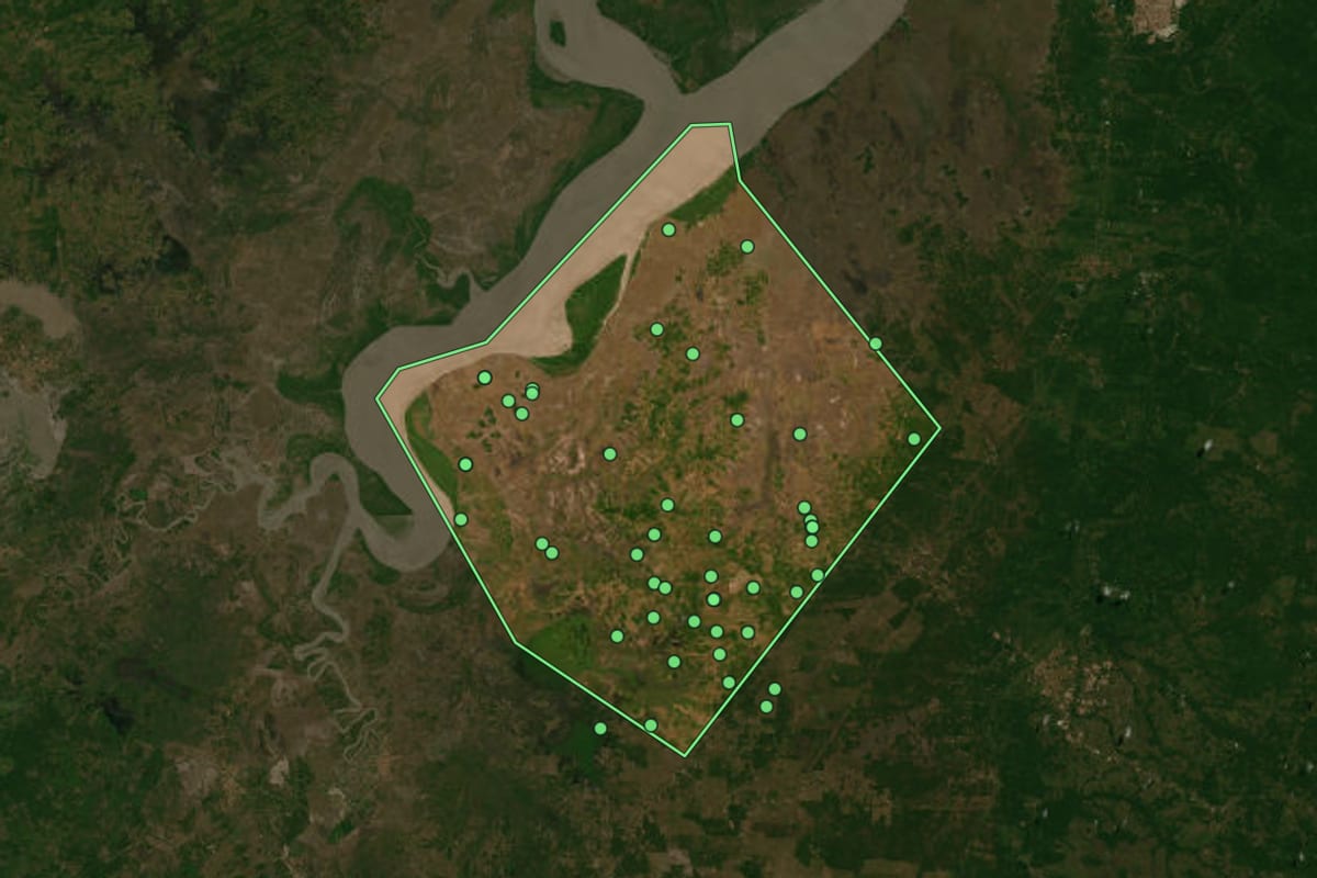 Imagem de satélite de Anajatuba (MA), com o contorno do município e a posição dos imóveis desta página.