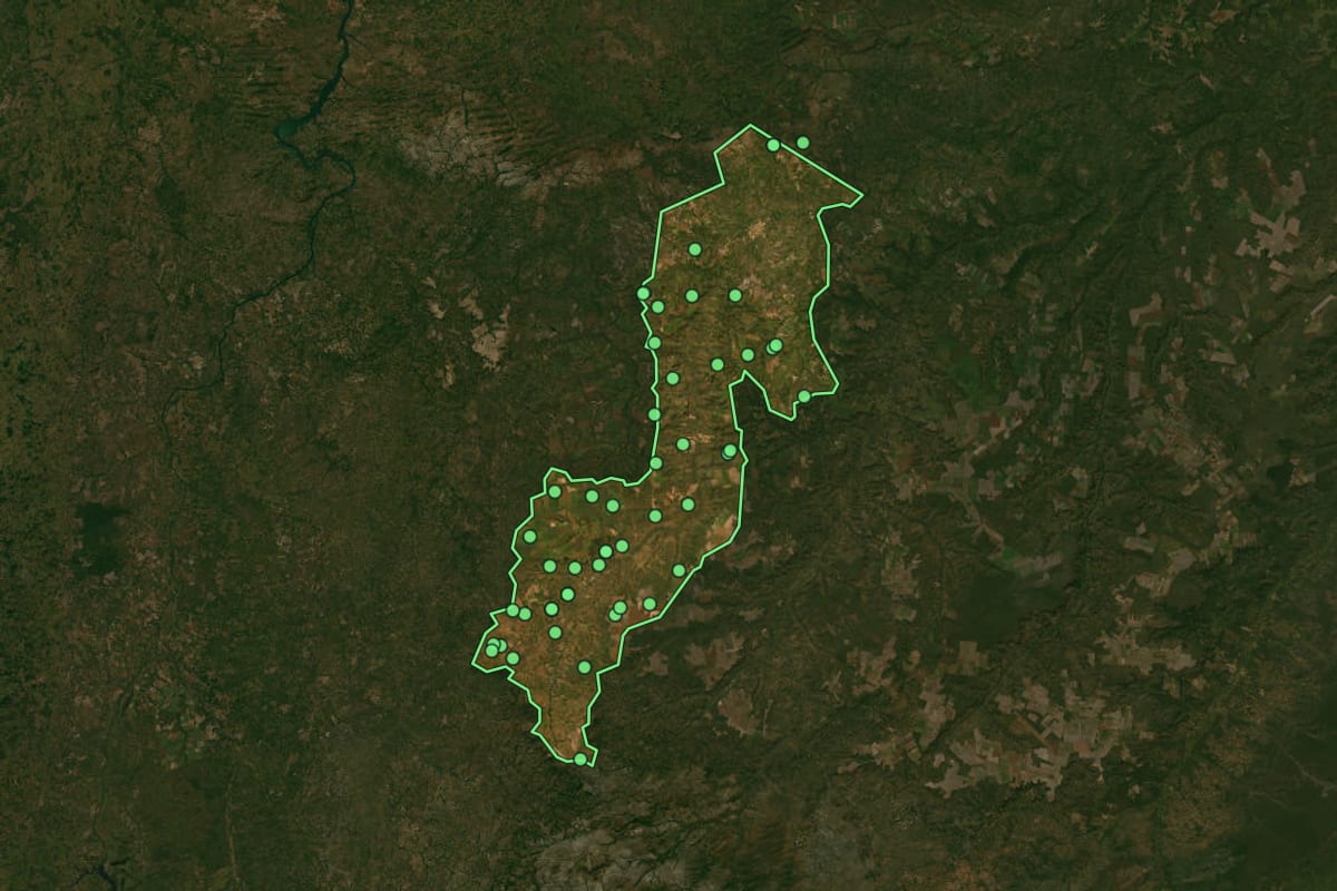Imagem de satélite de Balsas (MA), com o contorno do município e a posição dos imóveis desta página.