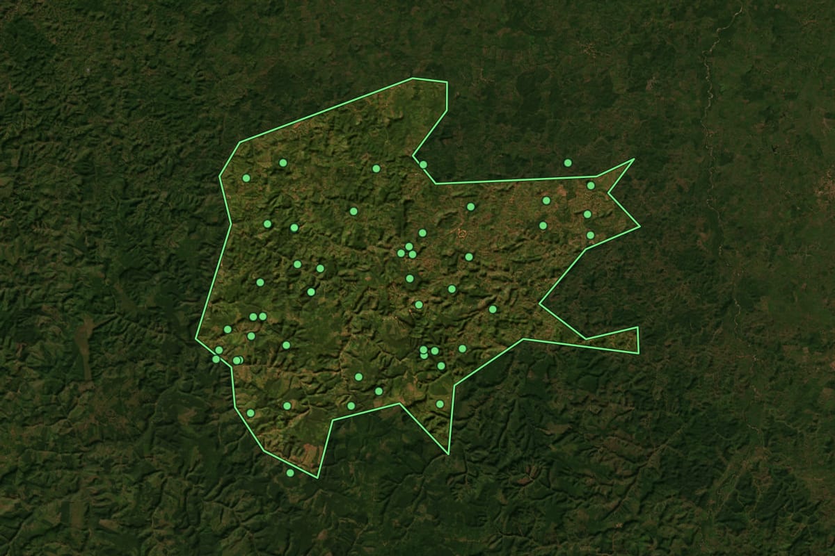 Imagem de satélite de Brejo de Areia (MA), com o contorno do município e a posição dos imóveis desta página.