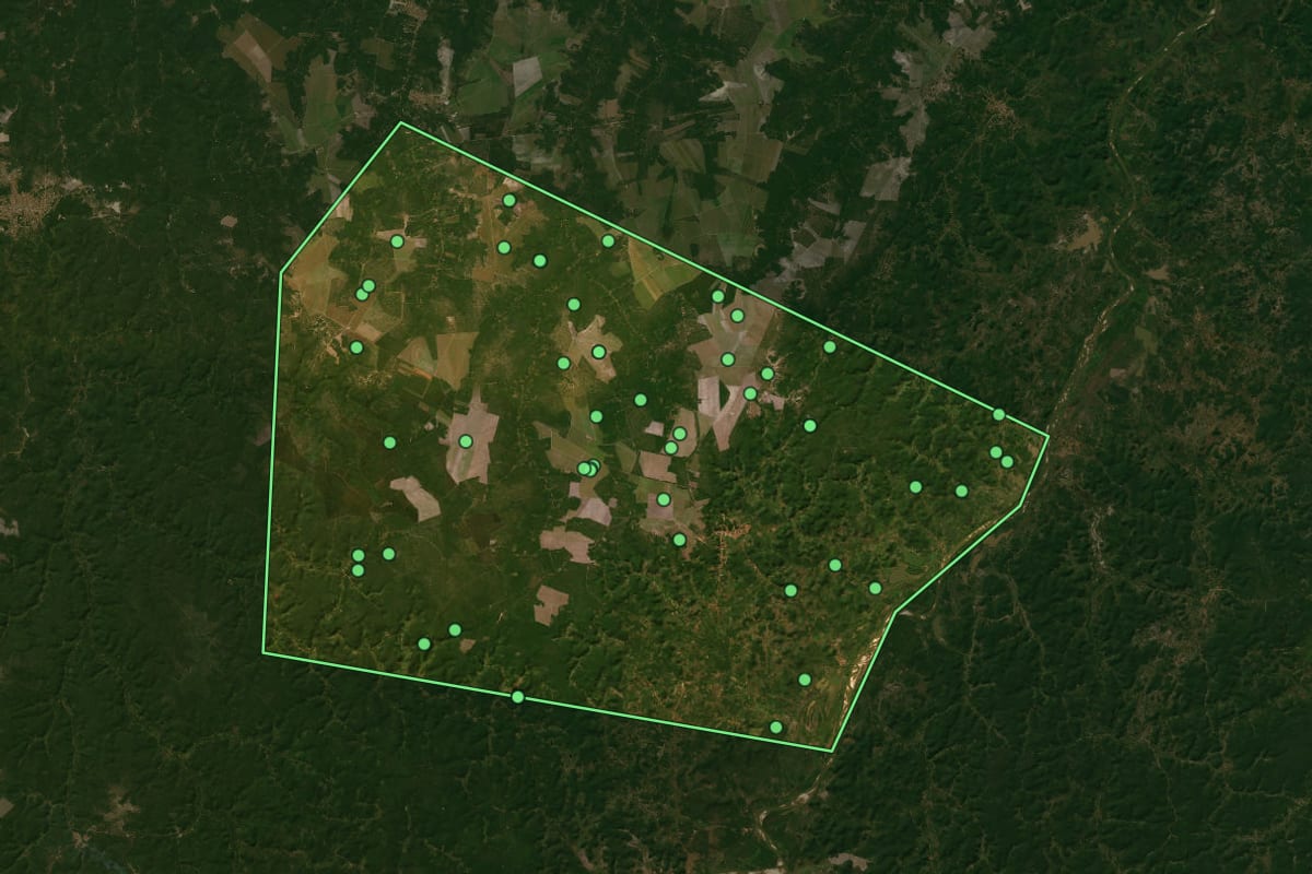 Imagem de satélite de Buriti (MA), com o contorno do município e a posição dos imóveis desta página.