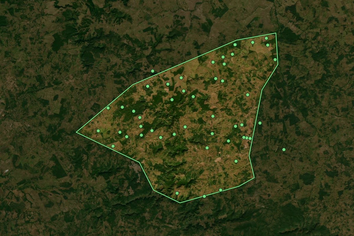 Imagem de satélite de Buritirana (MA), com o contorno do município e a posição dos imóveis desta página.