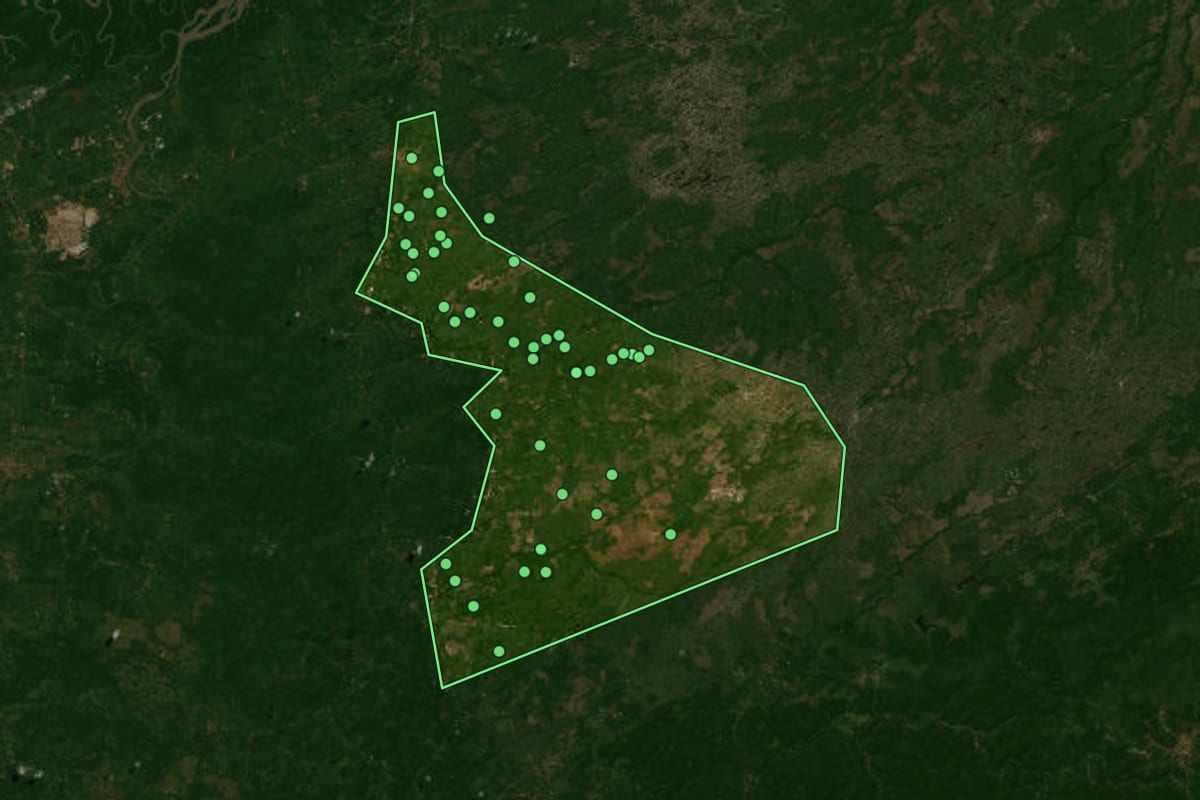 Imagem de satélite de Cachoeira Grande (MA), com o contorno do município e a posição dos imóveis desta página.
