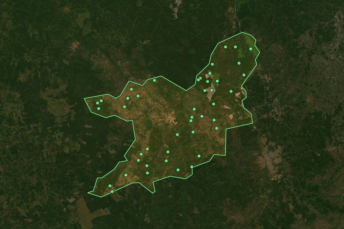 Imagem de satélite de Caxias (MA), com o contorno do município e a posição dos imóveis desta página.