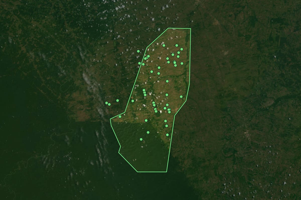 Imagem de satélite de Centro do Guilherme (MA), com o contorno do município e a posição dos imóveis desta página.
