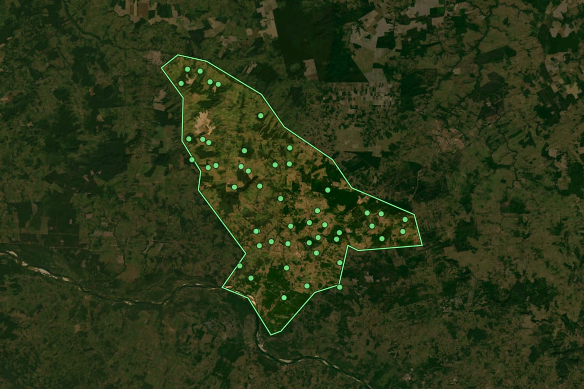 Imagem de satélite de Cidelândia (MA), com o contorno do município e a posição dos imóveis desta página.