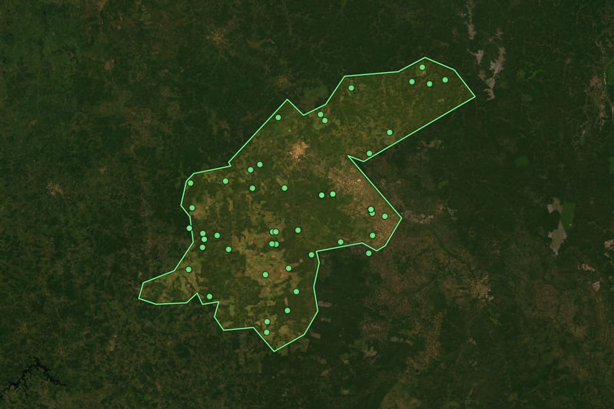 Imagem de satélite de Codó (MA), com o contorno do município e a posição dos imóveis desta página.